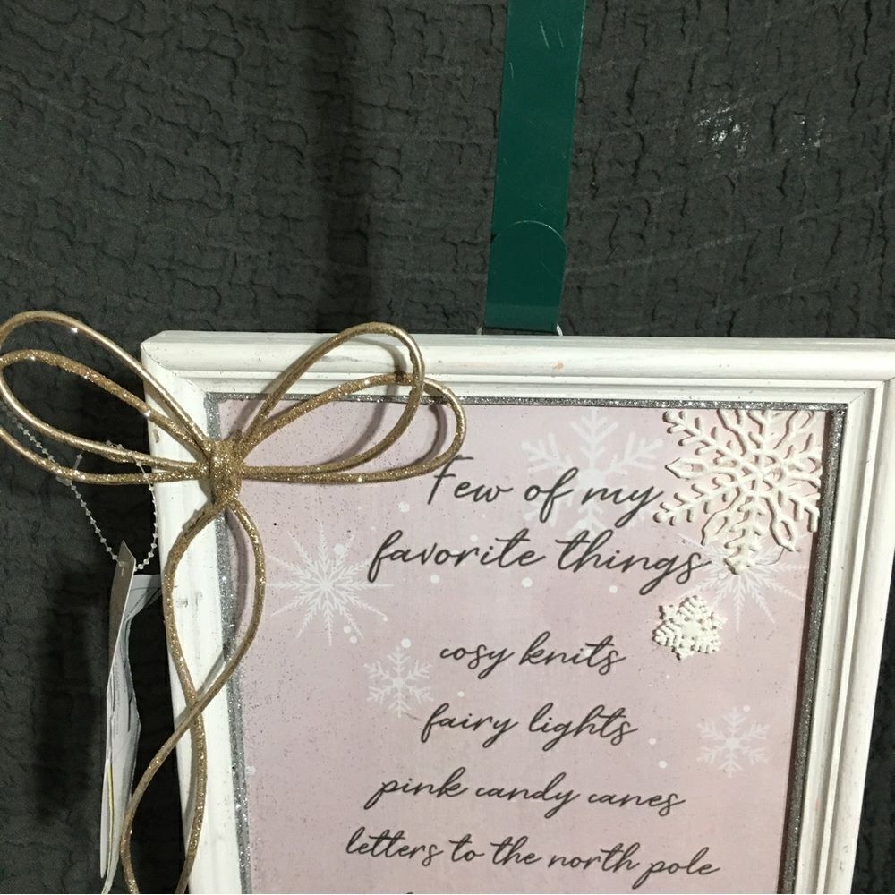 "Favorite Things" List Christmas Wall Decor - Picture 2 of 8